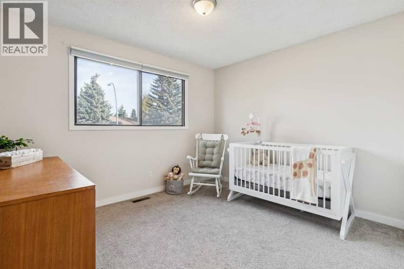 7 Woodgreen Crescent SW — photo 24 of 40