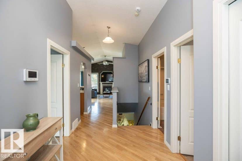 4720 47 ST — photo 14 of 40