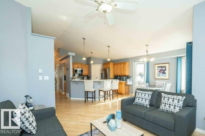4720 47 ST — photo 18 of 40