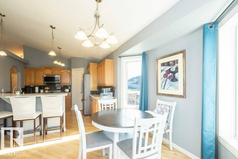 4720 47 ST — photo 22 of 40
