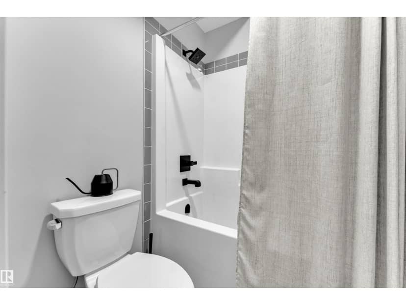 6364 174 AV NW — photo 9 of 40