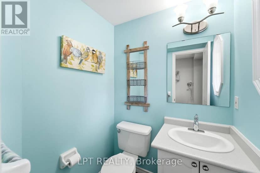 232 Tait Crescent — photo 14 of 37