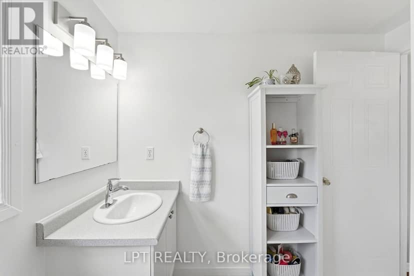 232 Tait Crescent — photo 24 of 37