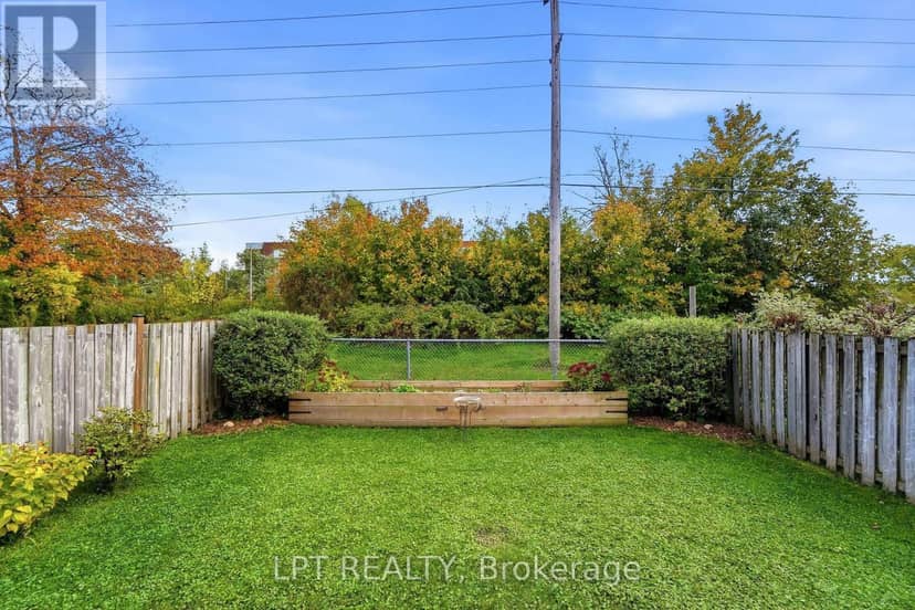 232 Tait Crescent — photo 32 of 37