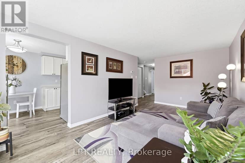 232 Tait Crescent — photo 7 of 37