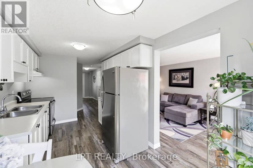 232 Tait Crescent — photo 9 of 37
