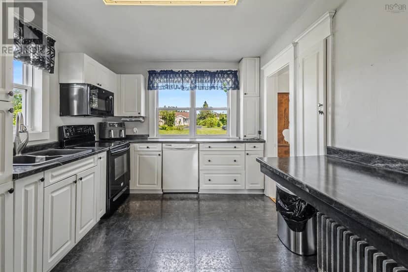 32 Highland Street — photo 19 of 35