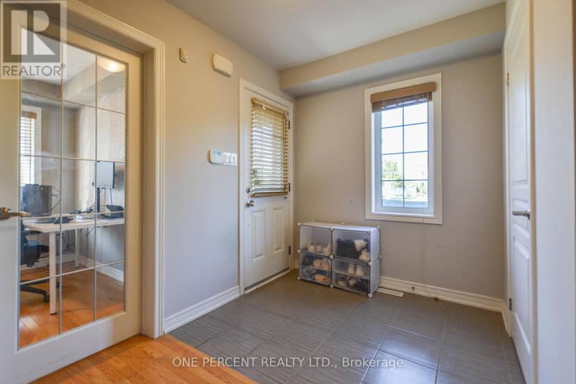 85 Benjamin Hood Crescent — photo 2 of 36
