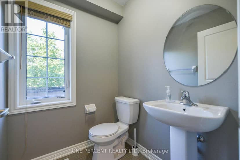 85 Benjamin Hood Crescent — photo 5 of 36