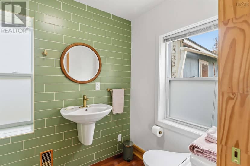521 Granville Road — photo 21 of 40