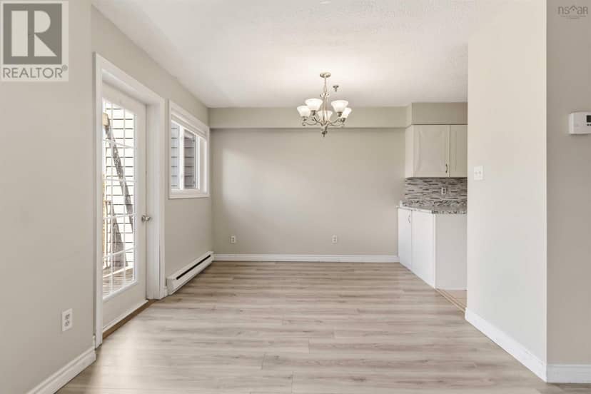 303 15 Knightsridge Drive — photo 10 of 34