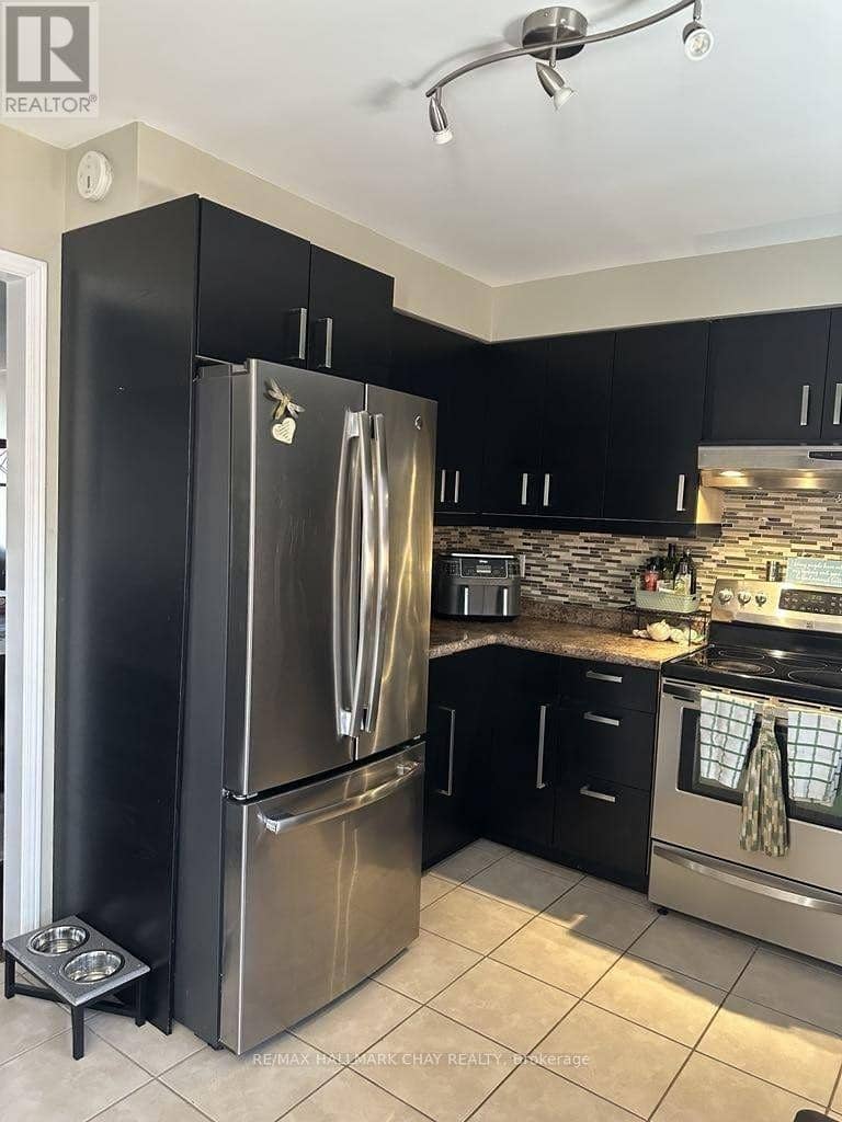 61 Carruthers Crescent — photo 10 of 40
