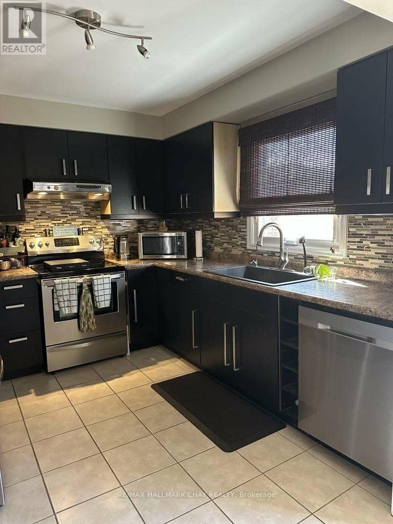 61 Carruthers Crescent — photo 11 of 40