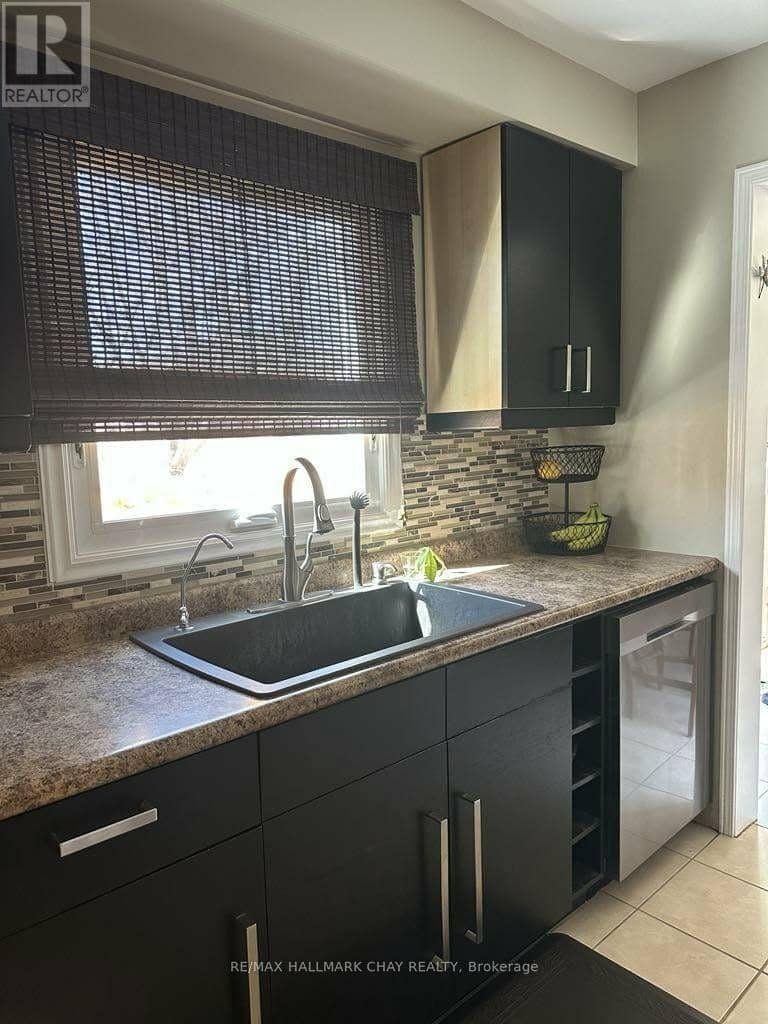 61 Carruthers Crescent — photo 12 of 40