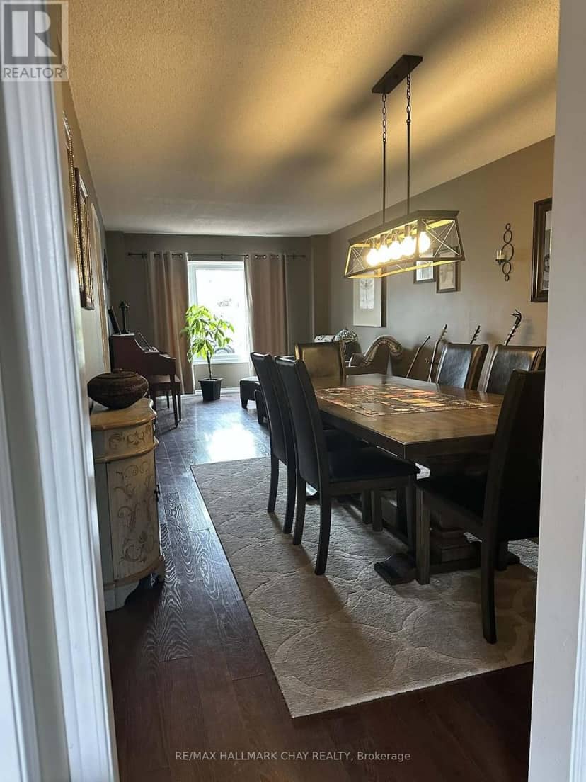 61 Carruthers Crescent — photo 15 of 40