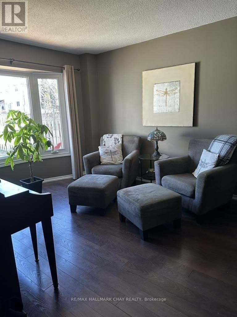 61 Carruthers Crescent — photo 17 of 40