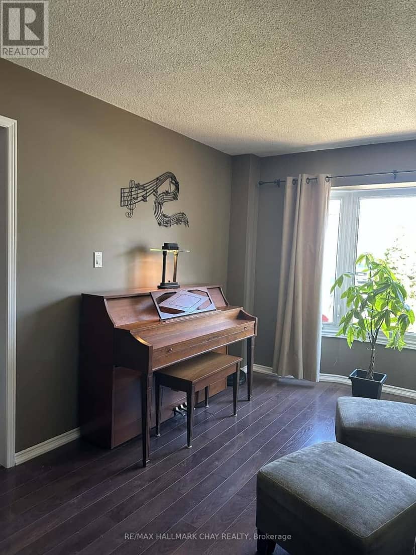 61 Carruthers Crescent — photo 18 of 40