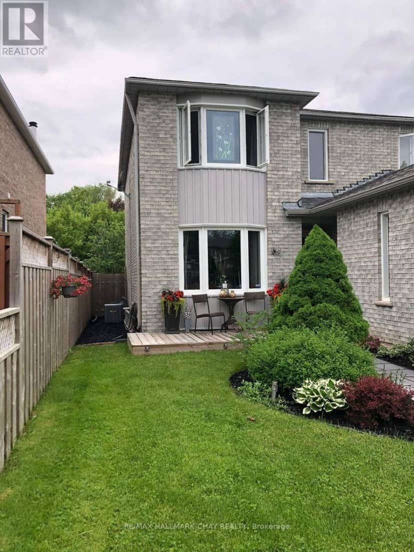 61 Carruthers Crescent, Barrie, photo 2
