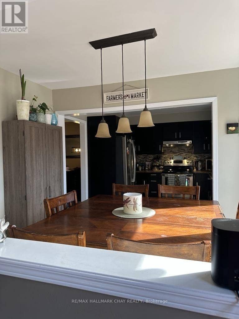 61 Carruthers Crescent — photo 9 of 40