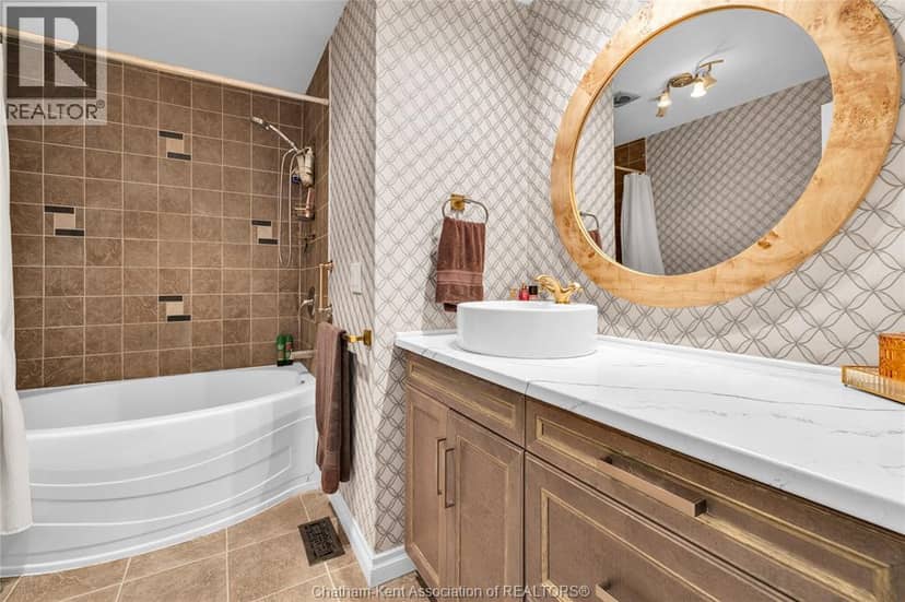 4979 Lambton LINE — photo 16 of 40
