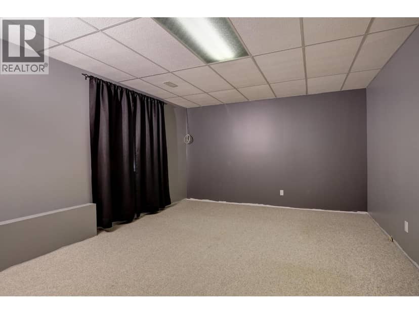599 Pearkes Drive — photo 31 of 40