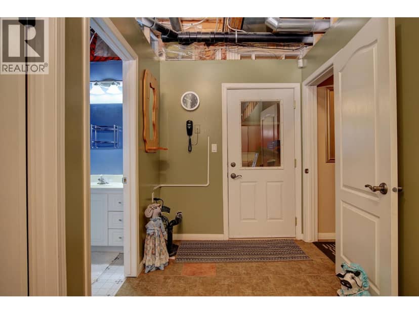 599 Pearkes Drive — photo 36 of 40