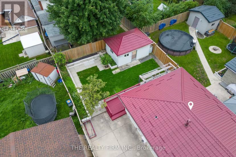 52 Barrett Crescent — photo 33 of 39