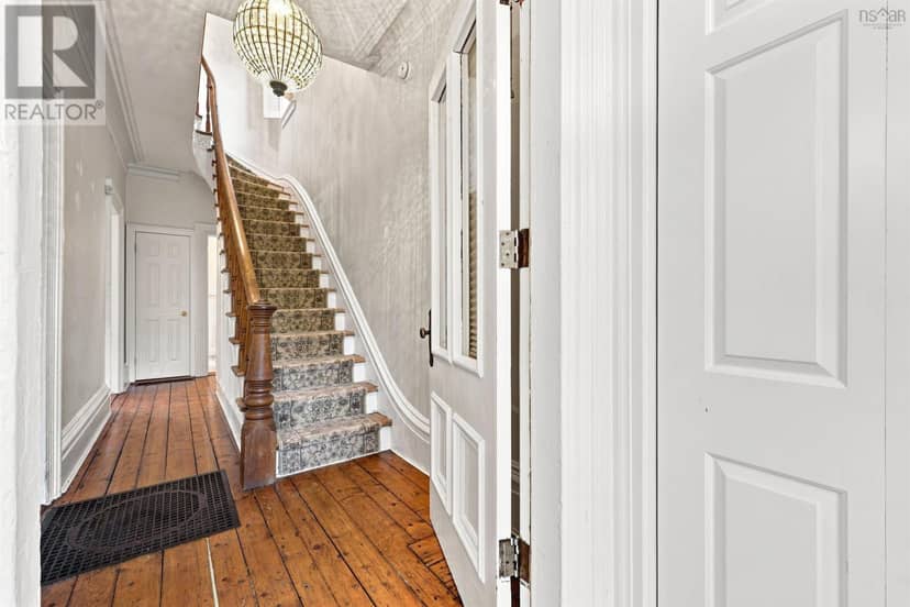6052 Compton Avenue — photo 4 of 40