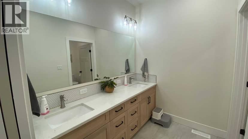 10 Grasslands Road — photo 22 of 40