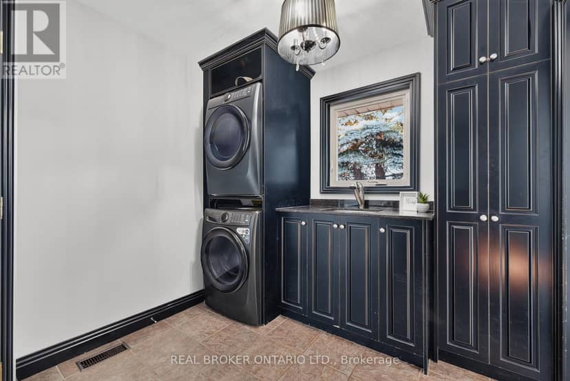 9161 Wellington Road 5 — photo 19 of 40
