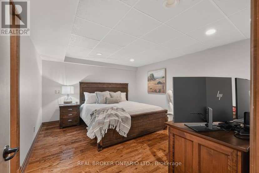 9161 Wellington Road 5 — photo 29 of 40