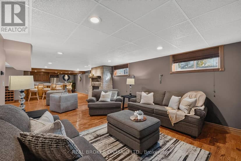 9161 Wellington Road 5 — photo 26 of 40