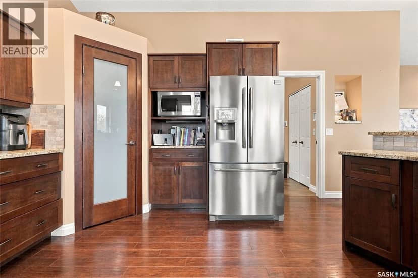 212 Edgewood Drive — photo 10 of 40