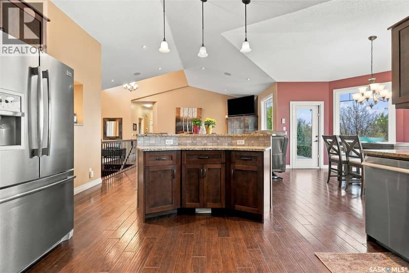 212 Edgewood Drive — photo 11 of 40