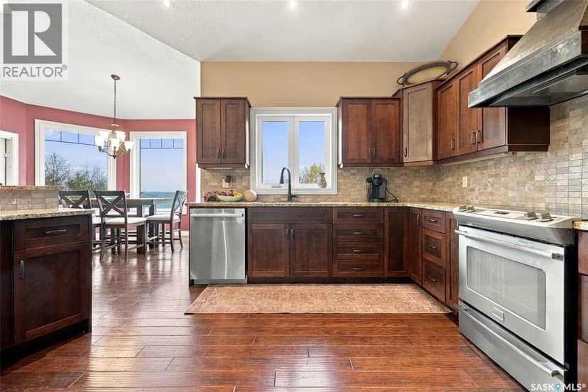 212 Edgewood Drive — photo 12 of 40