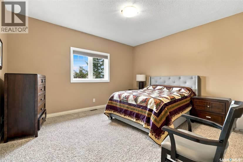 212 Edgewood Drive — photo 17 of 40
