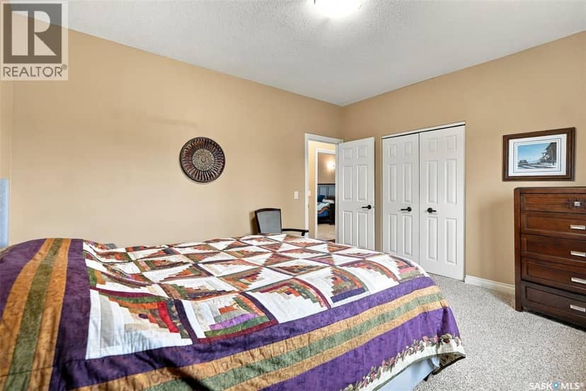 212 Edgewood Drive — photo 18 of 40