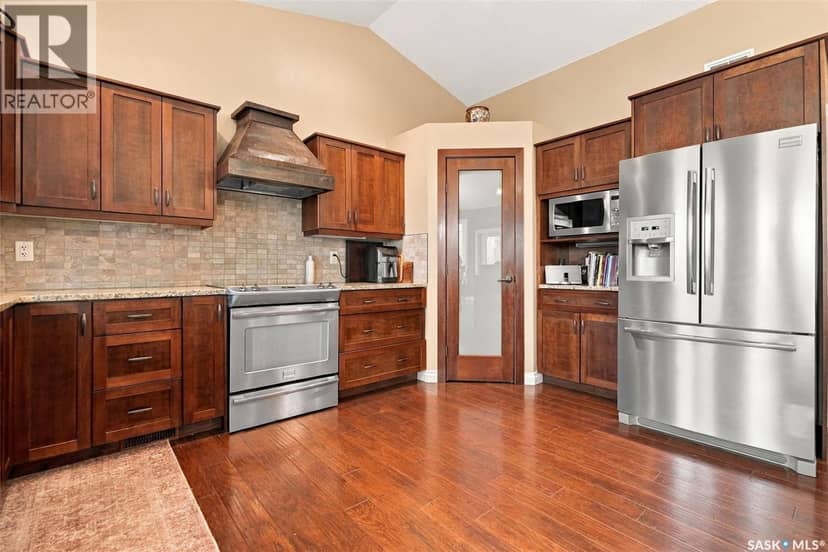 212 Edgewood Drive — photo 9 of 40