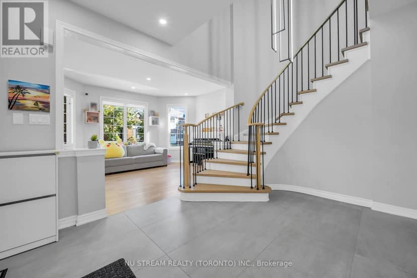 30 Pinecrest Street, Markham, photo 2