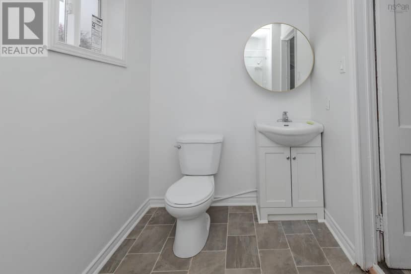 214 Alexandra Street — photo 16 of 32