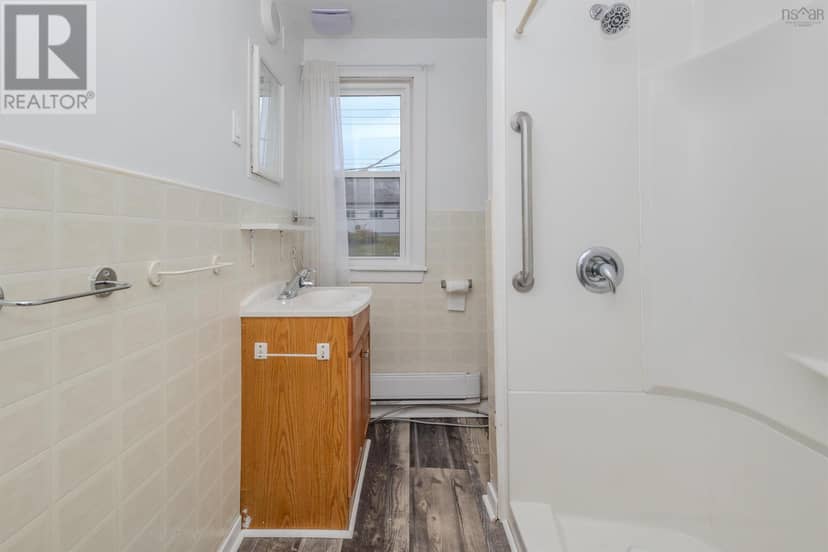 214 Alexandra Street — photo 24 of 32