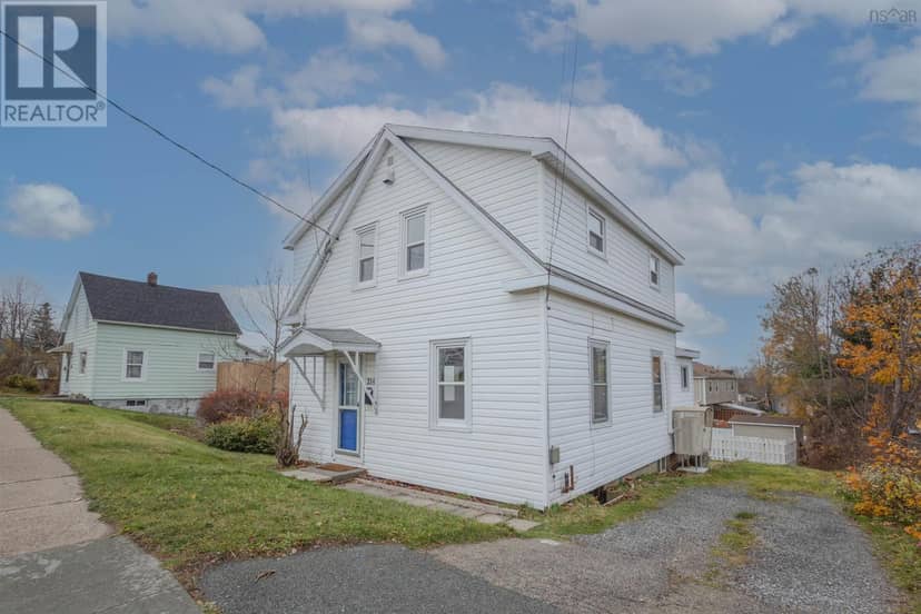 214 Alexandra Street — photo 4 of 32