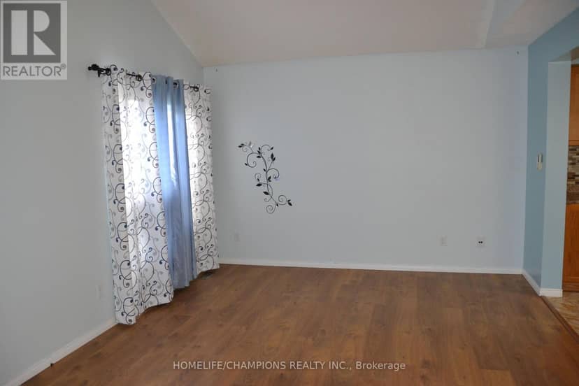 132 Henhoeffer Crescent — photo 12 of 33