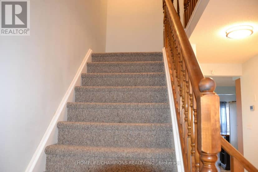 132 Henhoeffer Crescent — photo 13 of 33