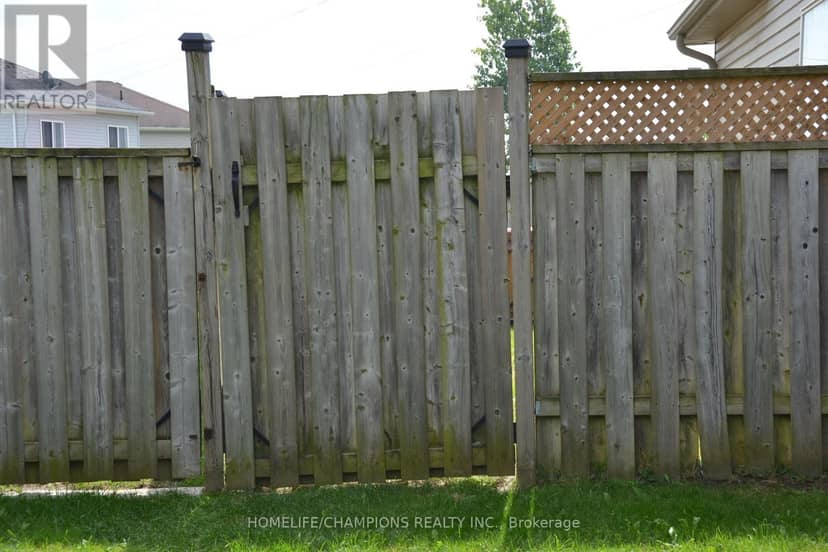 132 Henhoeffer Crescent — photo 26 of 33