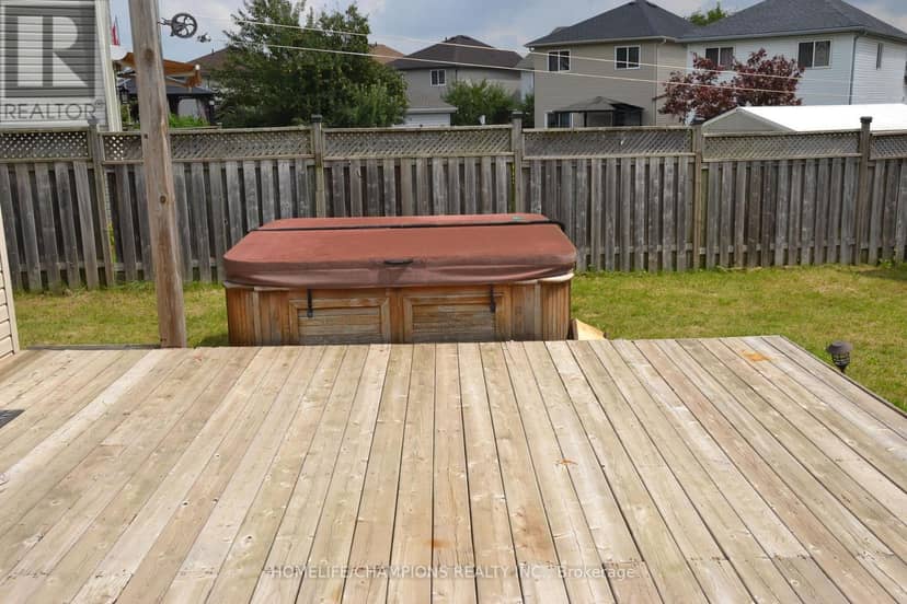132 Henhoeffer Crescent — photo 27 of 33
