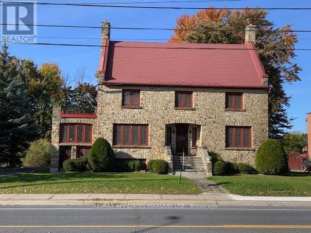 425 Second St. E Street E — photo 2 of 36