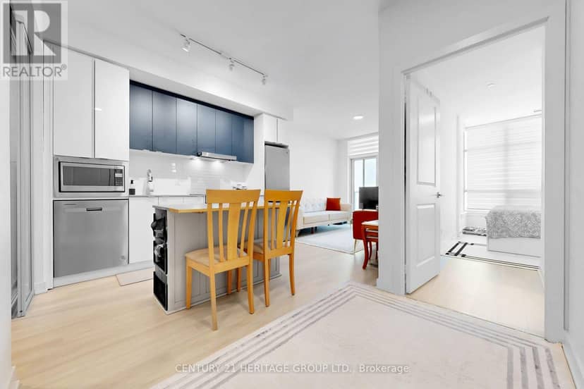 3504 - 30 Upper Mall Way — photo 13 of 40