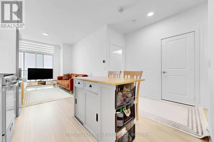 3504 - 30 Upper Mall Way — photo 14 of 40