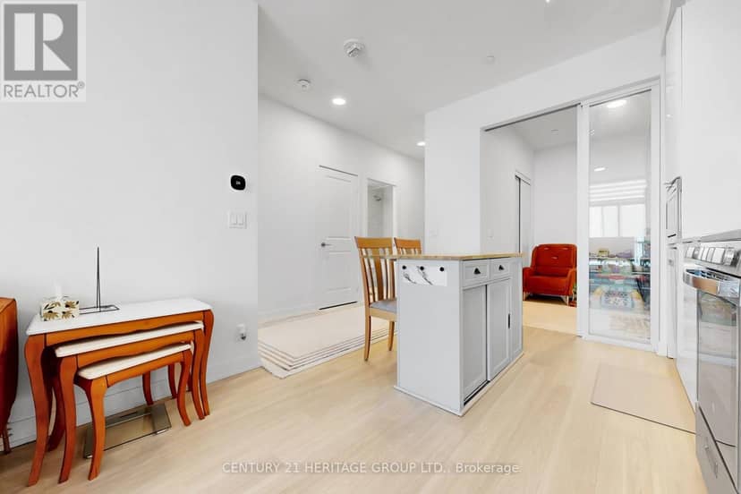 3504 - 30 Upper Mall Way — photo 17 of 40